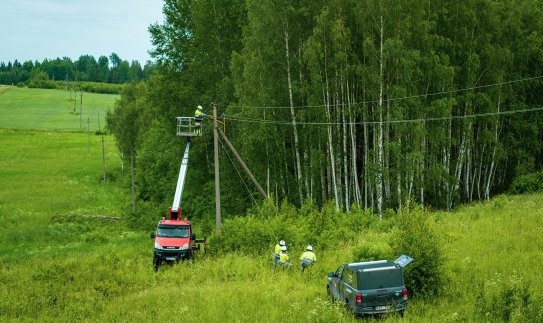 Energetikų Joninės – elektra buvo atstatinėjama dieną ir naktį, pasitelkti sraigtasparniai