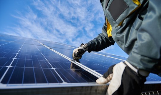 4 patarimai norintiems įsirengti saulės elektrinę