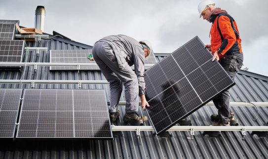 Pokyčiai gaminantiems vartotojams: galimybių prijungti savo elektrinę prie tinklo – daugėja