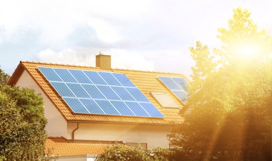 Atsinaujinančios energetikos naujienos: birželį ESO prie tinklo prijungė virš 3 tūkst. gaminančių...