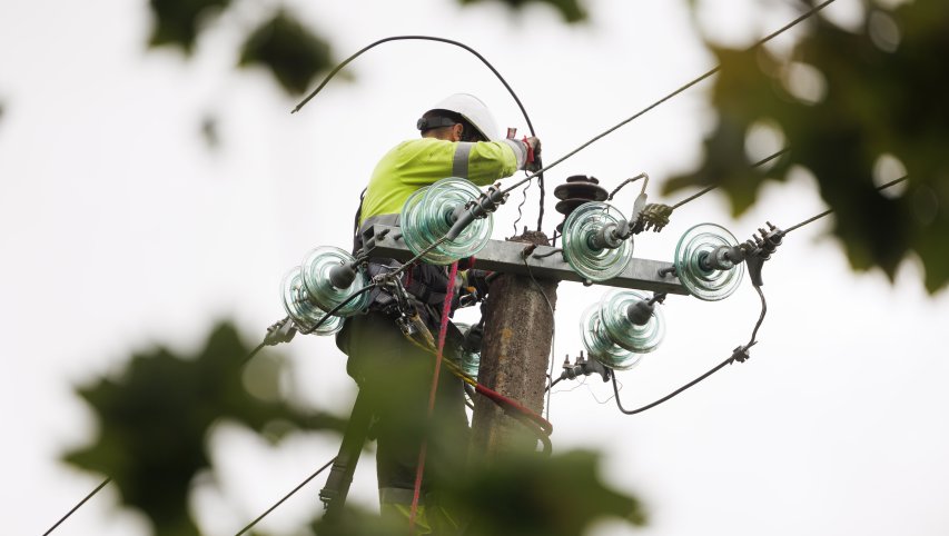 Elektros tiekimas nuo audros pradžios atstatytas jau maždaug pusei gyventojų
