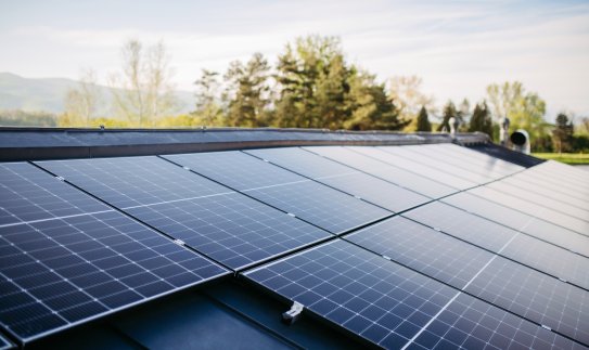 Atsinaujinančios energetikos naujienos: liepą ESO prie tinklo prijungė rekordinį gaminančių...