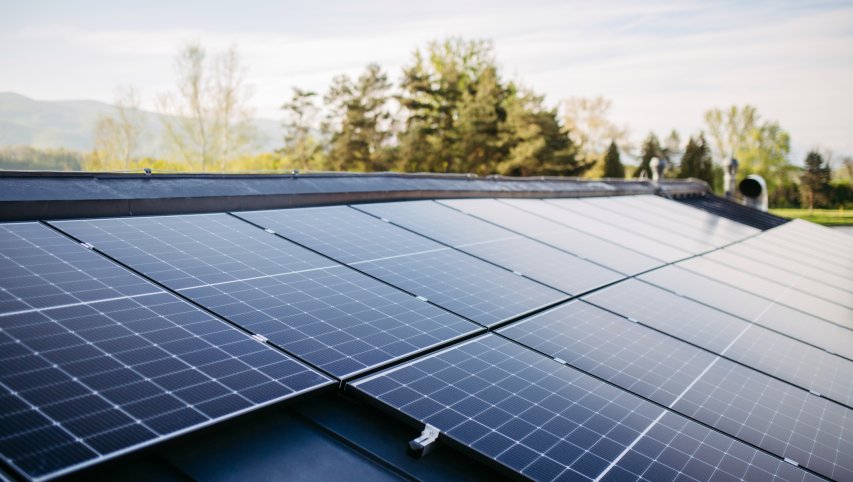 Atsinaujinančios energetikos naujienos: liepą ESO prie tinklo prijungė rekordinį gaminančių...
