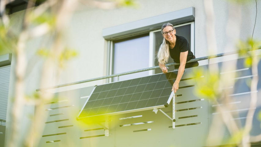 Mobili saulės elektrinė – galimybė 600 tūkst. klientų elektrą gamintis daugiabučiuose