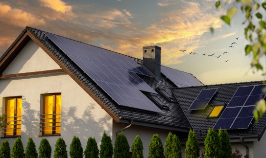 ESO: rugpjūtį augo gaminančių vartotojų sugeneruotas elektros energijos kiekis