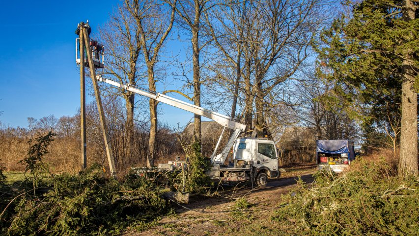 Elektros tiekimas atstatytas didžiajai daliai klientų, papildomos ESO pajėgos siunčiamos į...