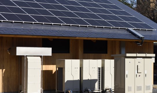 Energetinė nepriklausomybė namų sąlygomis: saulės elektrinė su kaupikliu