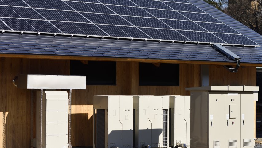 Energetinė nepriklausomybė namų sąlygomis: saulės elektrinė su kaupikliu