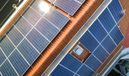 Atsinaujinančios energetikos naujienos: gaminančių vartotojų skaičius Lietuvoje jau pasiekė 140...
