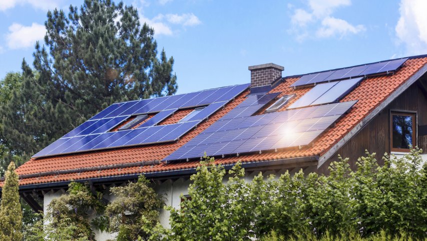 Atsinaujinančios energetikos naujienos: gaminantys vartotojai birželį į tinklą sugeneravo beveik...