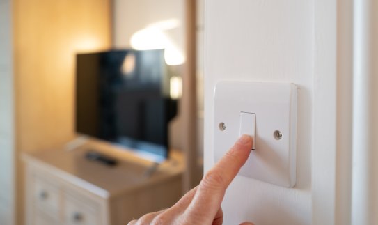 Vėstant orams norisi įsijungti šildytuvą: su išmaniuoju skaitikliu paprasta elektrą naudoti...