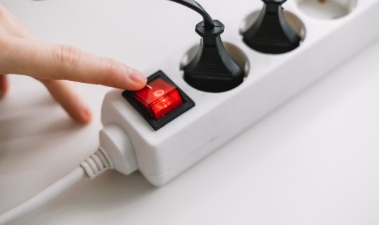 Didžiuliai šalčiai išaugino sausio sąskaitas už elektrą: ESO pataria, kaip kontroliuoti suvartojimą