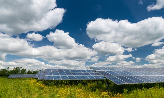 Atsinaujinančios energetikos naujienos: lūžis – vis daugiau lietuvių elektrines renkasi ne ten,...
