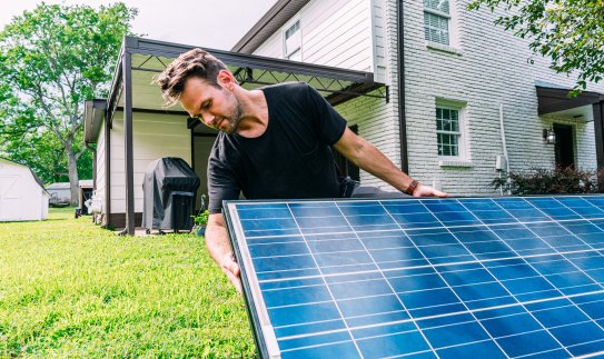 Atsinaujinančios energetikos naujienos: gaminantys vartotojai per birželį į tinklą sugeneravo...