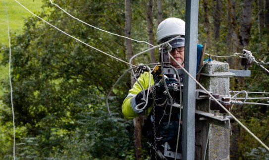 Nuo audros pradžios elektros tiekimas atkurtas jau daugiau nei 98 proc. klientų 