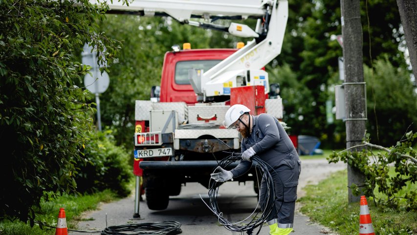 ESO brigados penktadienio rytą operatyviai šalina stipraus vėjo padarinius